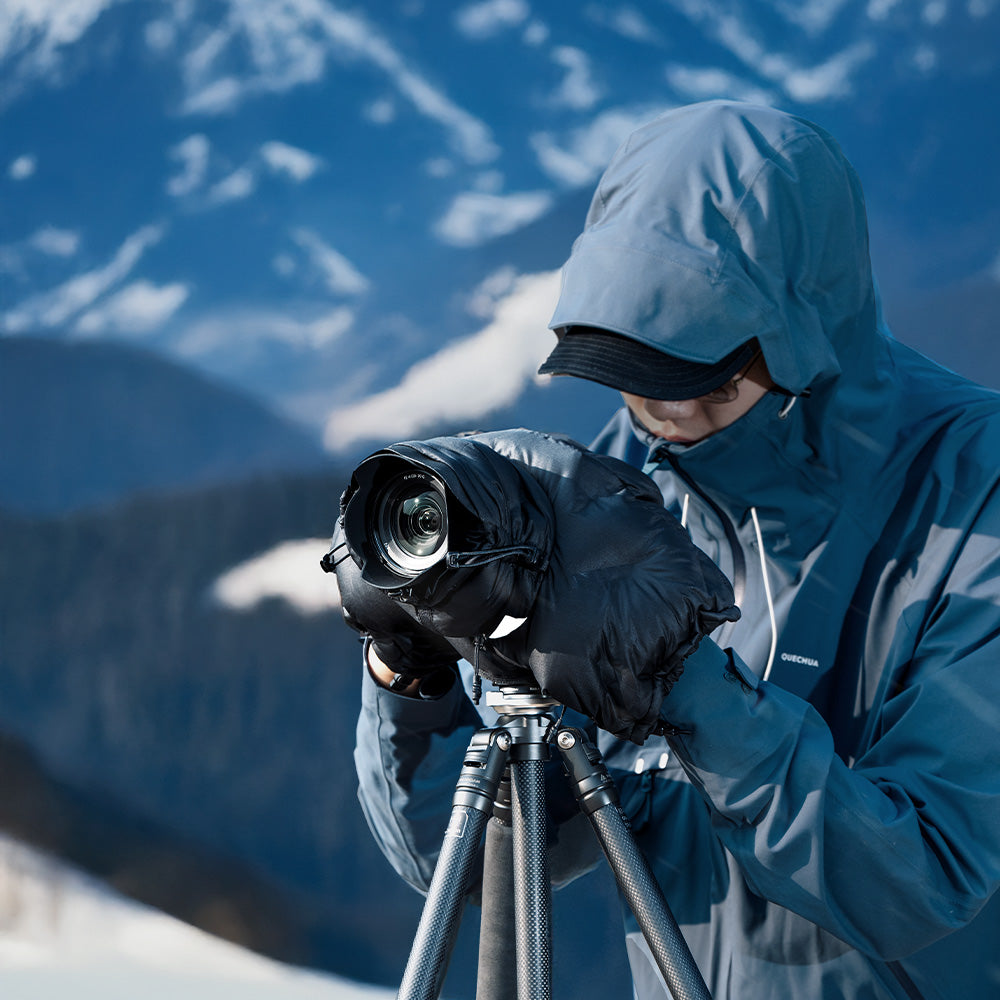 Camera Cold-proof Warm Cover: Adjustable lens sleeve with snow-proof cover, prevents snow from landing on the lens