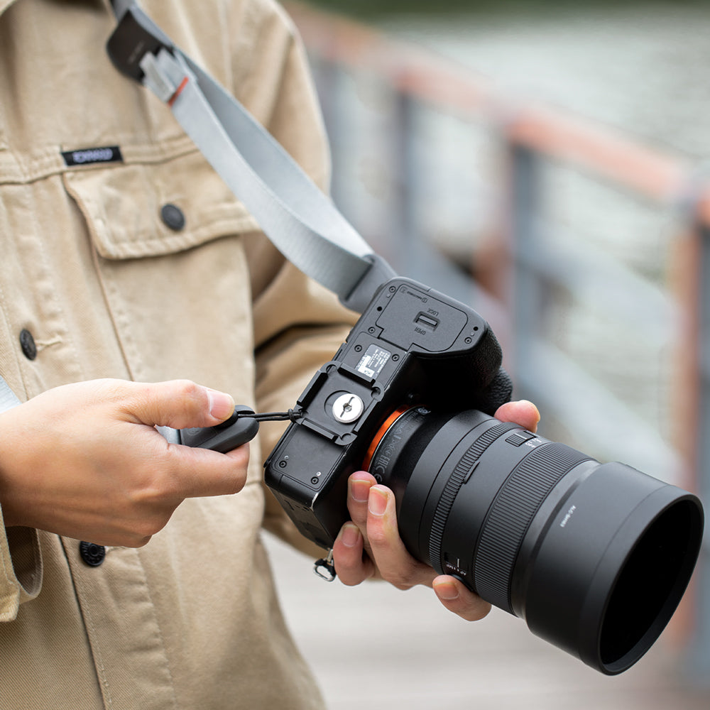 The Camera Shoulder Straps is equipped with the PGYTECH Quick Release Plate.