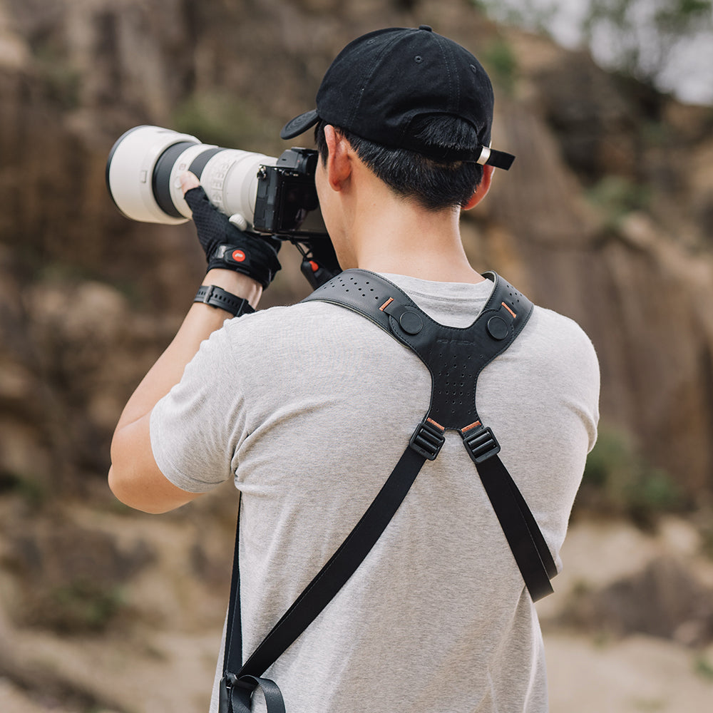 Shoot easily with the Camera Strap Master.