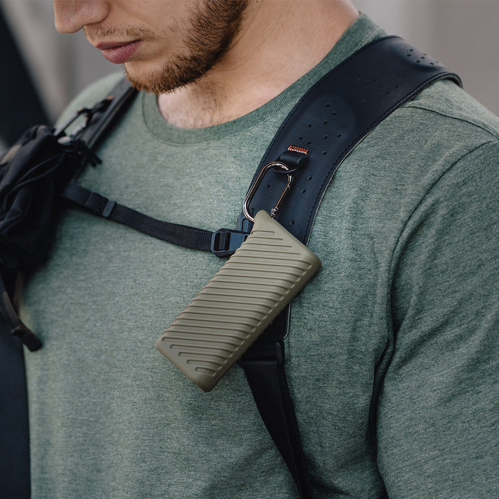 The Camera Strap Master is equipped with a built-in D-ring for attaching accessories 