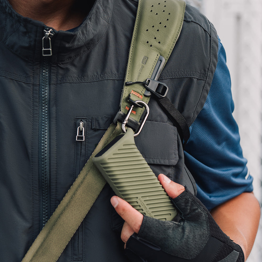 The Camera Strap Pro is equipped with a built-in D-ring for attaching accessories.