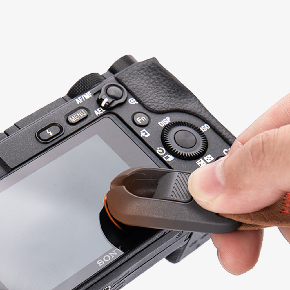 Camera Wrist Strap Air: PA+GF reinforced plastic quick connector with sturdy, anti-knock and anti-scratch performance