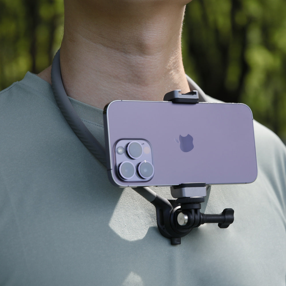 CapLock Action Camera Neck Mount Max easily connects to your phone, ensuring stable and secure shooting