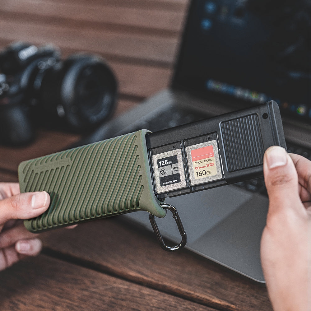With the CFexpress CreateMate Card Reader Case, you can smoothly slide it out to access your memory cards and reader right when you need them.