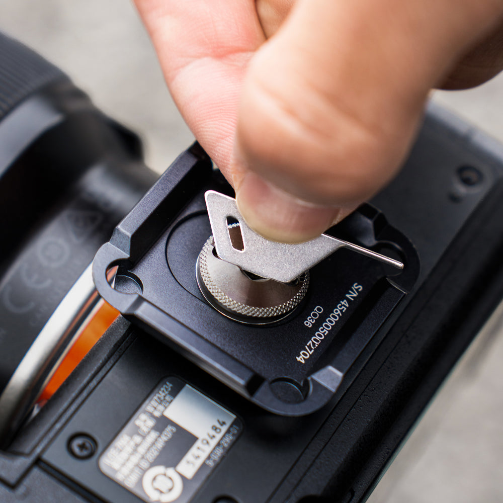 CreateMate Memory Card Case: Integrated ejector pin for effortless card removal and swapping