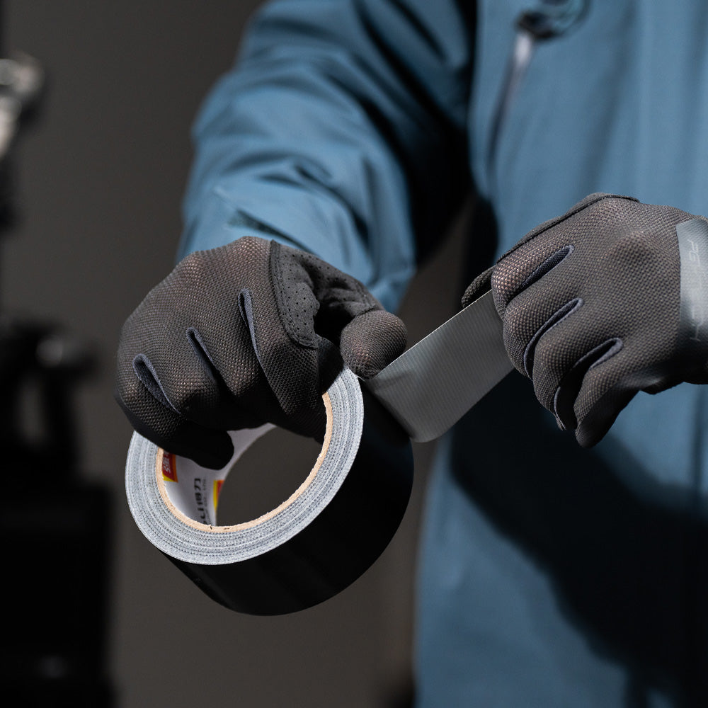 Combining heat protection with practicality, the Heat Resistant Photography Gloves​ not only shield your hands from hot bulbs but also support the easy removal of strong adhesives, making them an essential tool for any studio setup.
