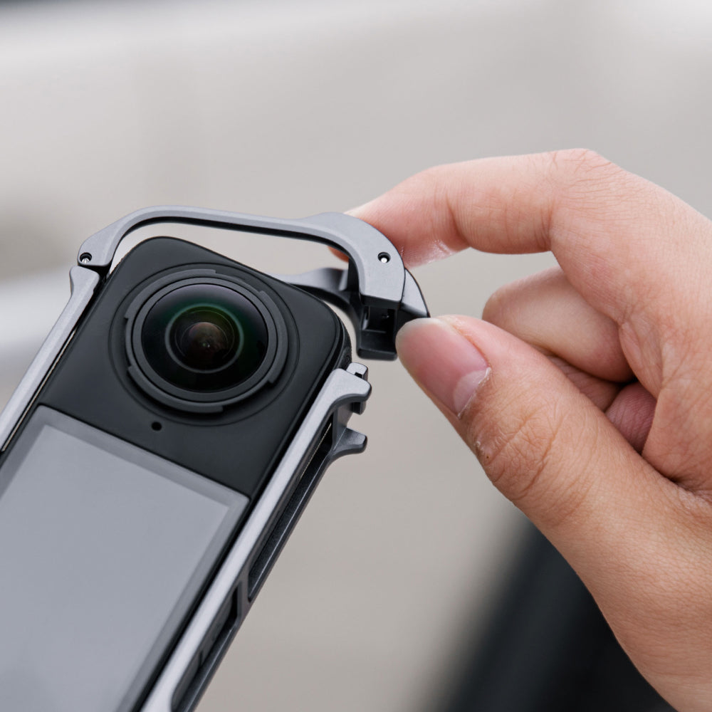 Insta360 X4 Camera Cage：Flip-open design for instant lens access