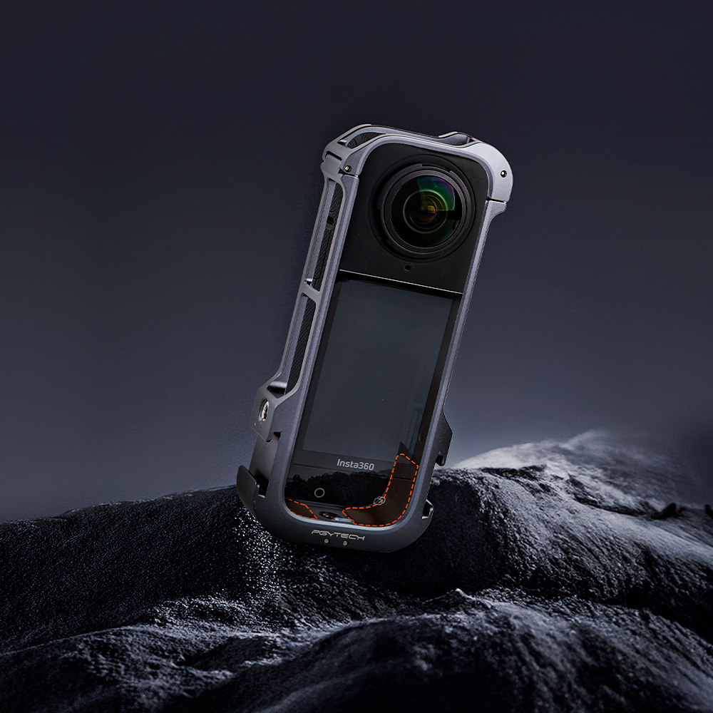 Insta360 X4 Camera Cage：Integrated aluminum alloy frame with built-in rubber padding