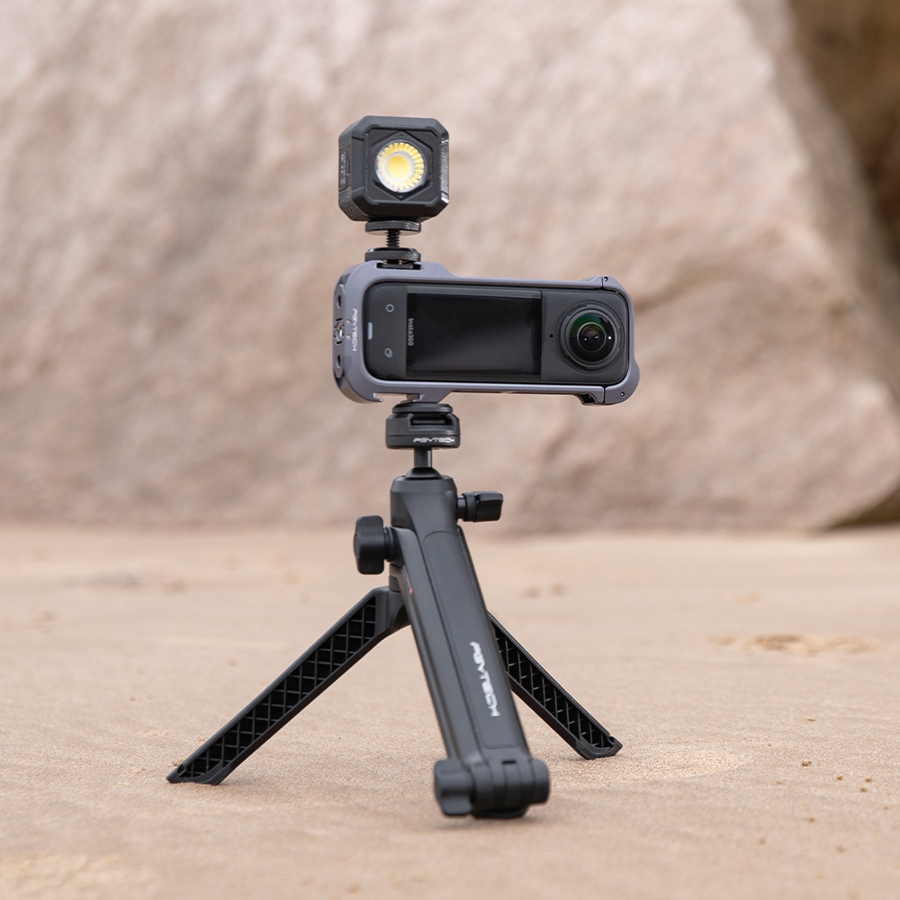 Insta360 X4 Camera Cage：Side 1/4" interface for seamless switching