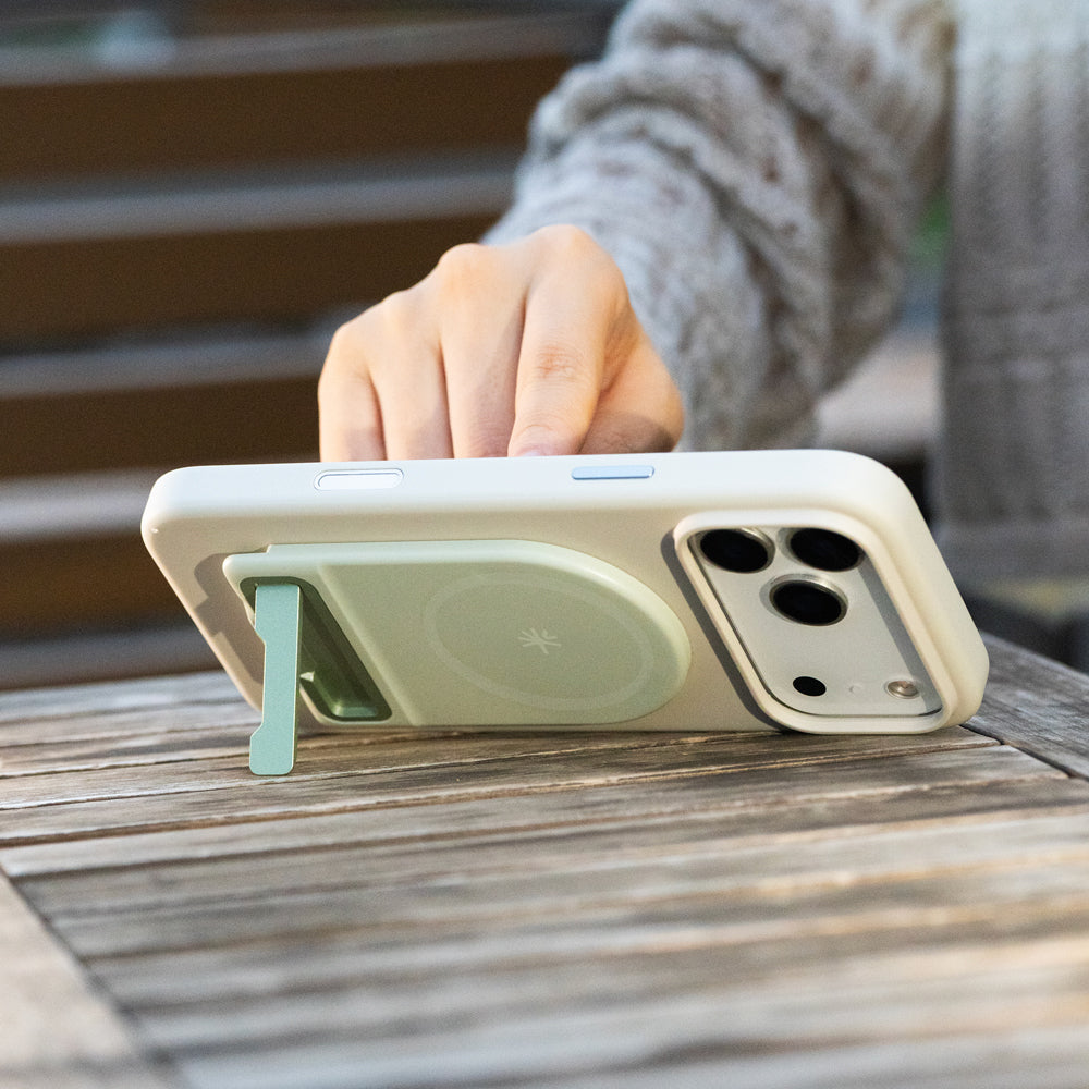 Placing a smartphone onto the  EDC Stand of the MagCam 2 Phone Grip for hands-free viewing.