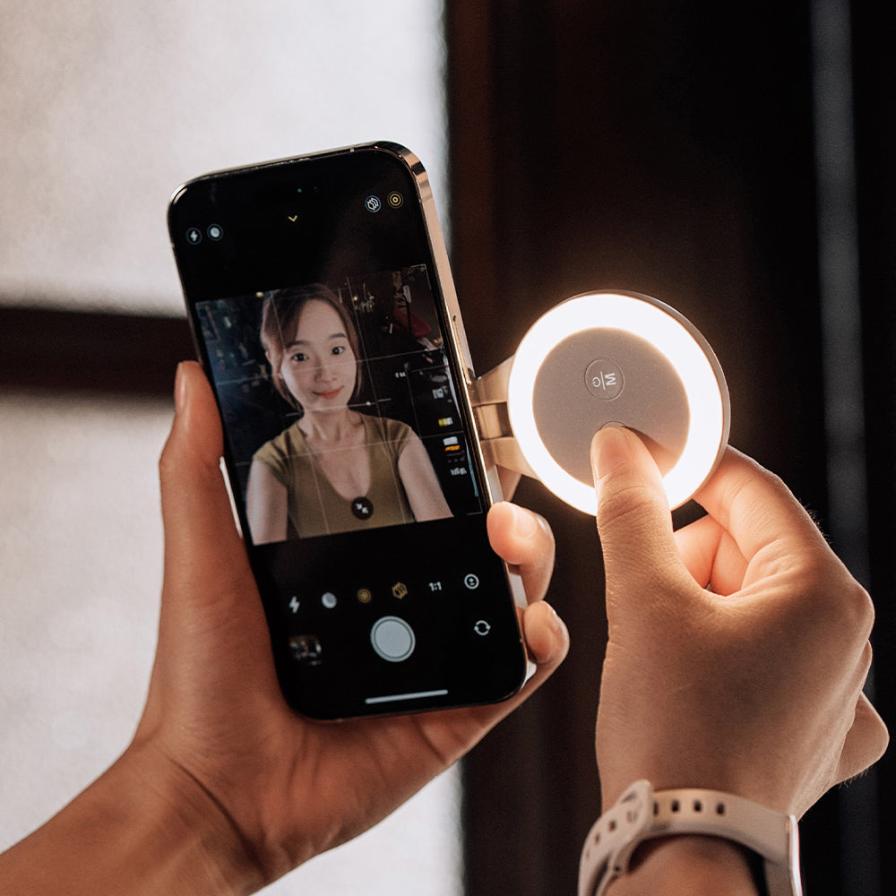 MagGlow Phone Fill Light: Ring light design for eye-catching, flattering selfies