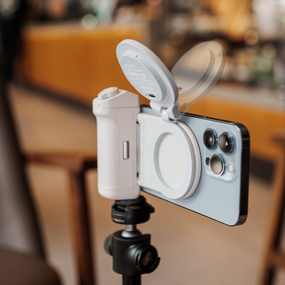 MagGlow Phone Fill Light: 290° free rotation for flexible lighting on selfies and shots of others