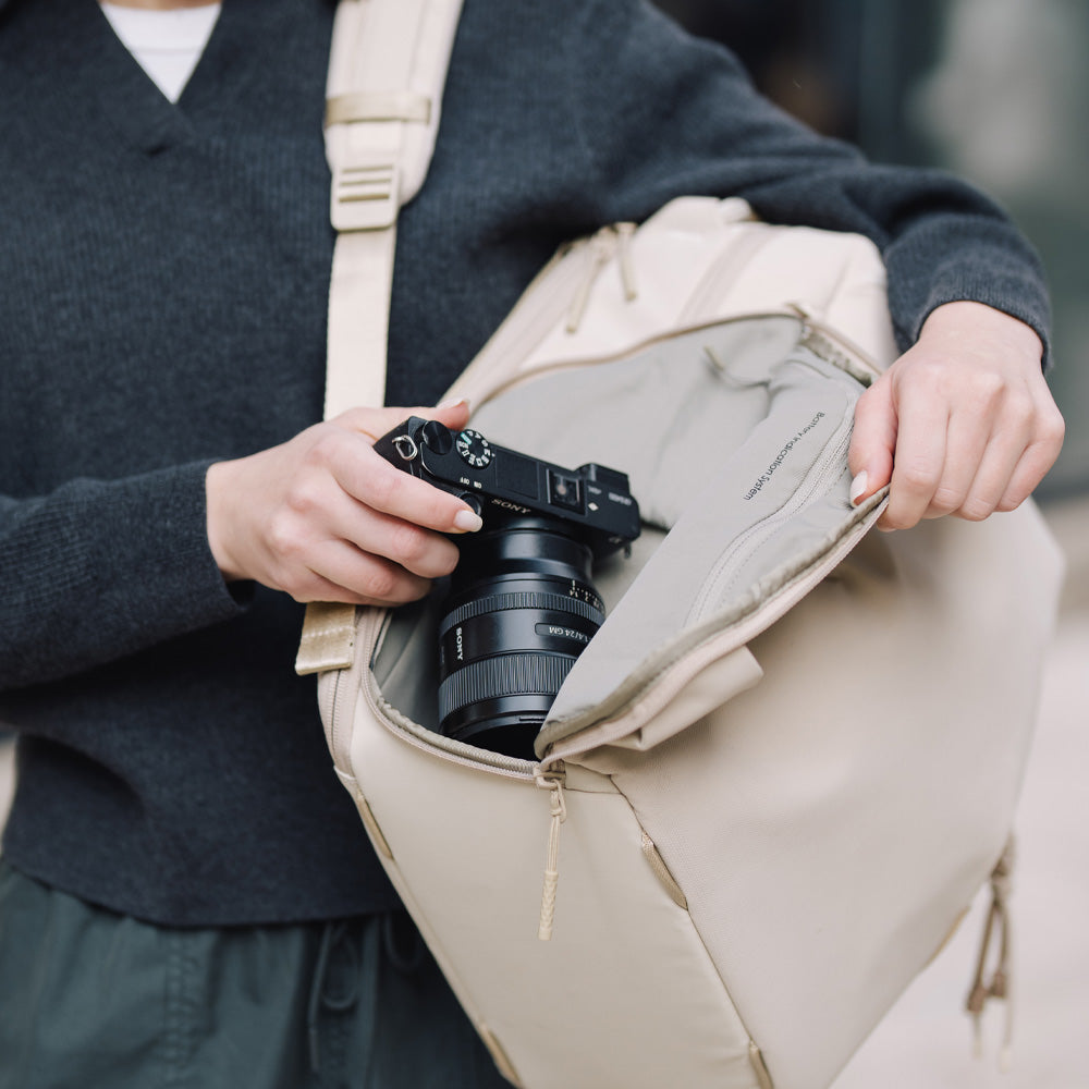 OneGo Lite Backpack: Dual-side quick-access opening for instant camera retrieval.
