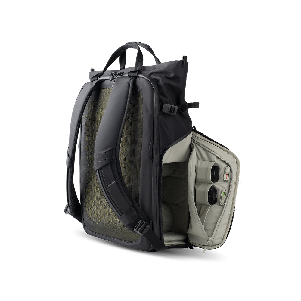 External Side Pockets: For storing water bottles, tripods, etc.