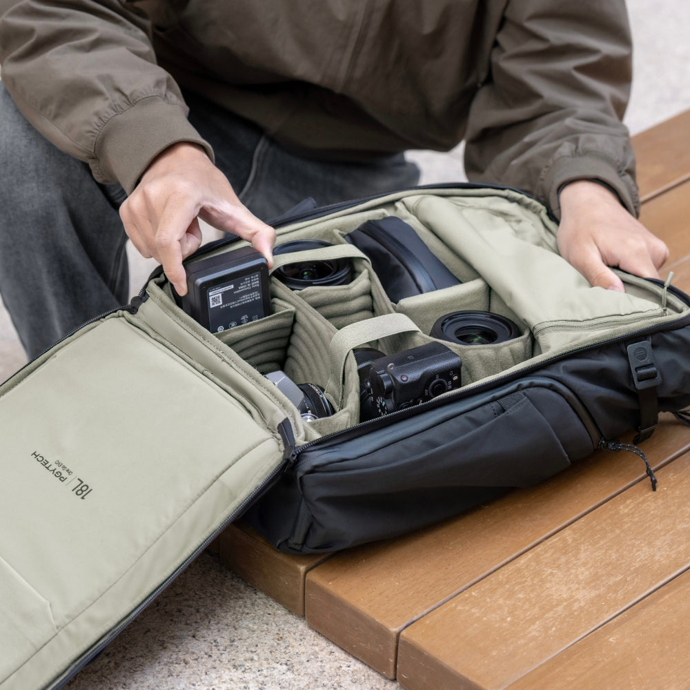 The OneGo Roamer Tote Backpack professional DIY dividers for multi-mode storage.