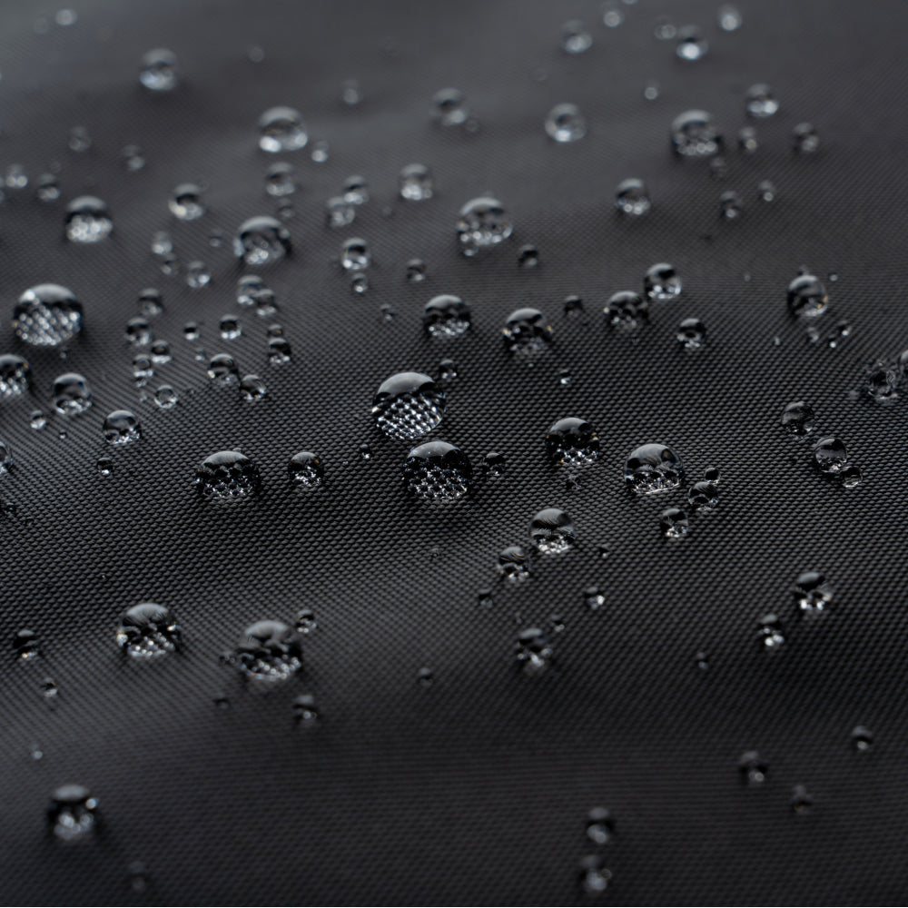 The OneGo Roamer Tote Backpack adopts splash-proof nylon fabric to travel safely in diverse conditions.