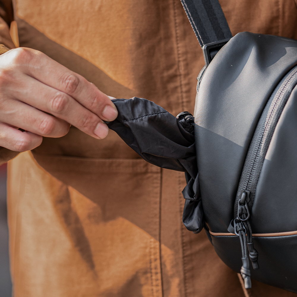 Convenient side access for your water bottle with the OneGo Solo V2.