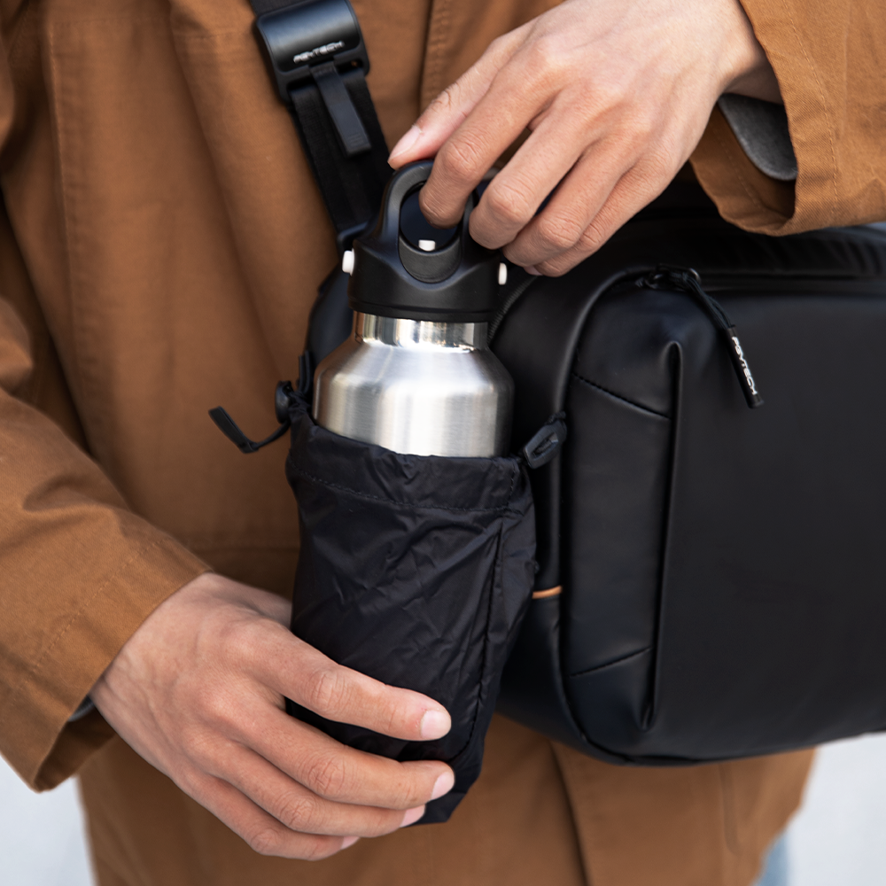 Convenient side access for your water bottle with the OneGo Solo V2.
