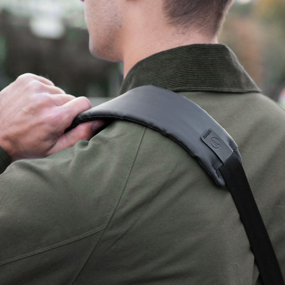 The OneGo Solo V2(excluded 6L) is designed with  thickened and widened EVA shoulder pad to reduce pressure.
