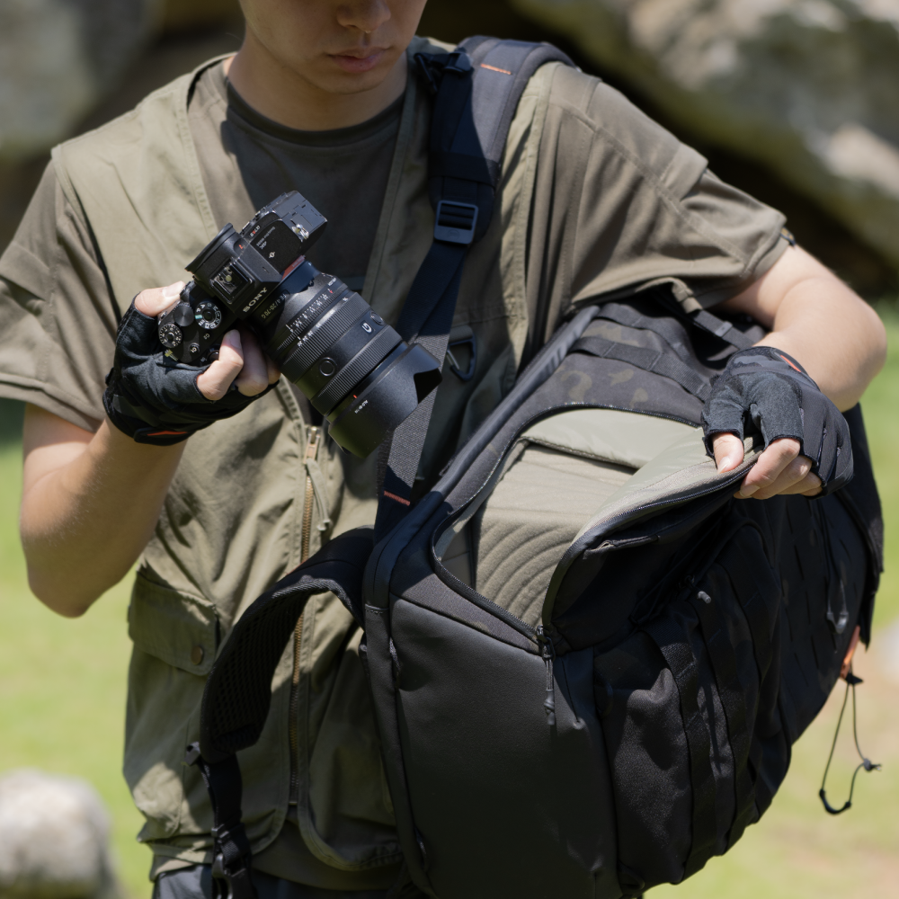 OneMo Tactical Backpack: Left-Side Quick-Access for instant short-lens capture and battery swaps.