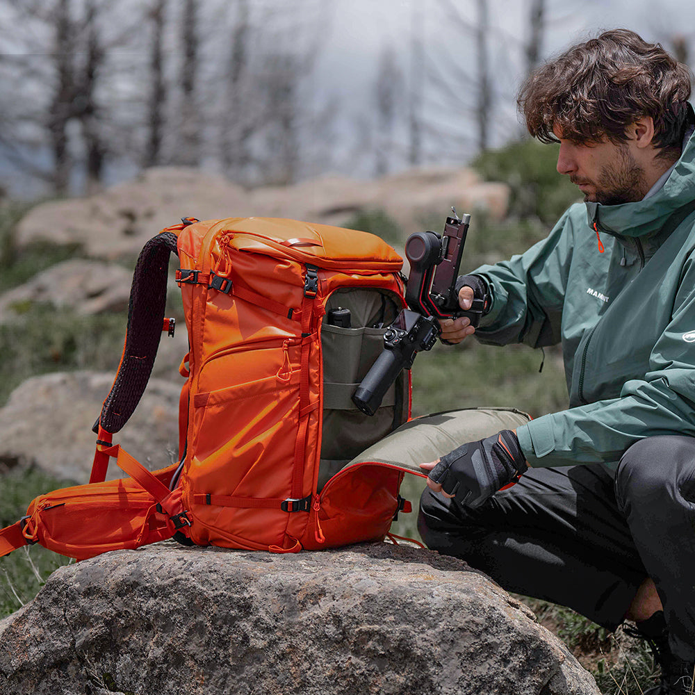 The OnePro Flex Backpack has an Independent Front
Compartment For
Extra Space.