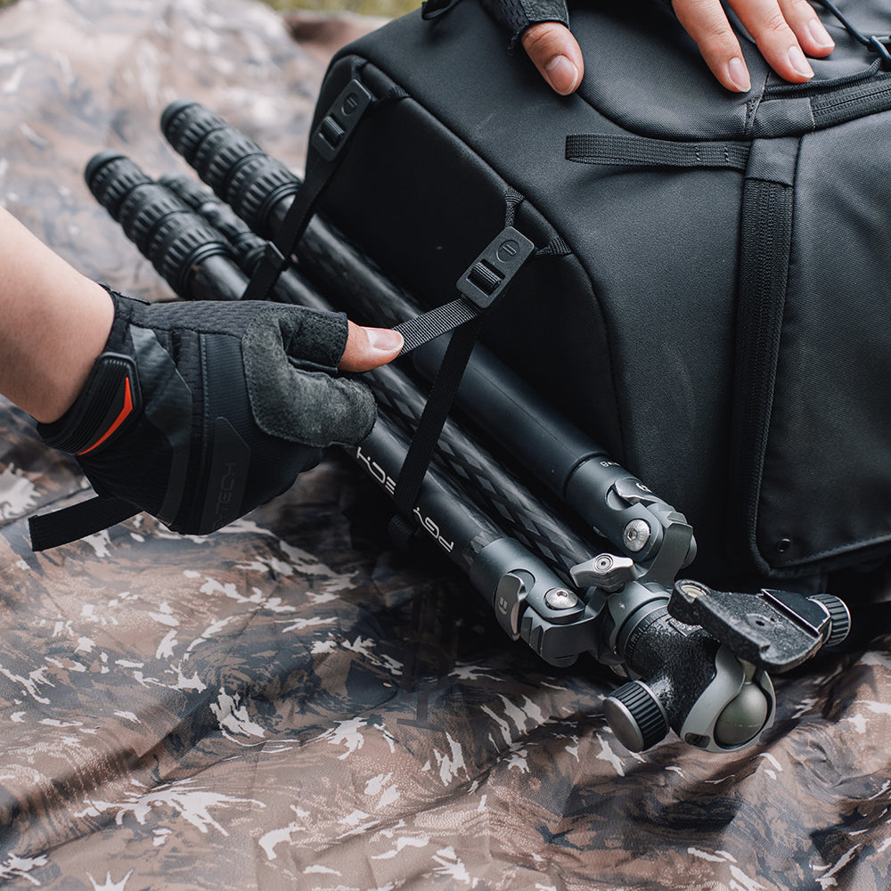 OnePro ST Backpack: Accessory straps for firm fixation of tripods and poles