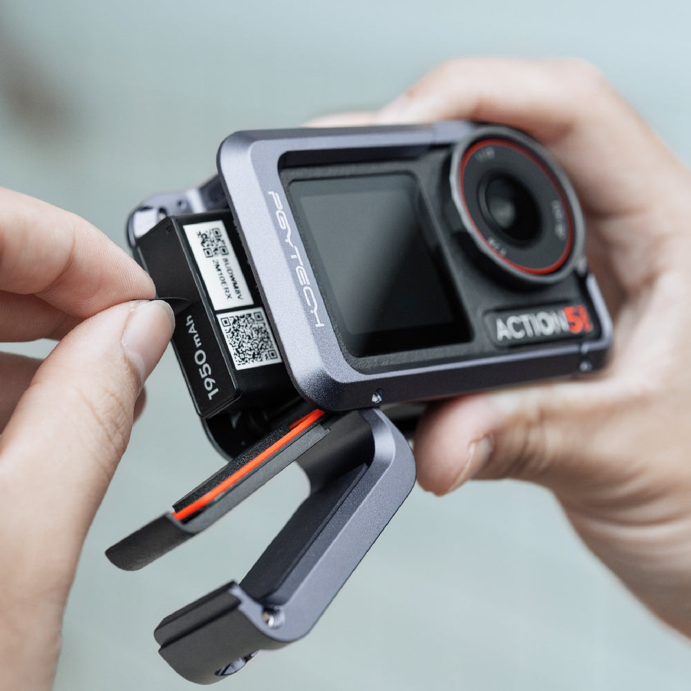 Designed for the Osmo Action 5 Pro Camera Cage, the flip-top battery window allows you to replace the battery and memory card with ease, ensuring you never miss a moment during intense shoots.