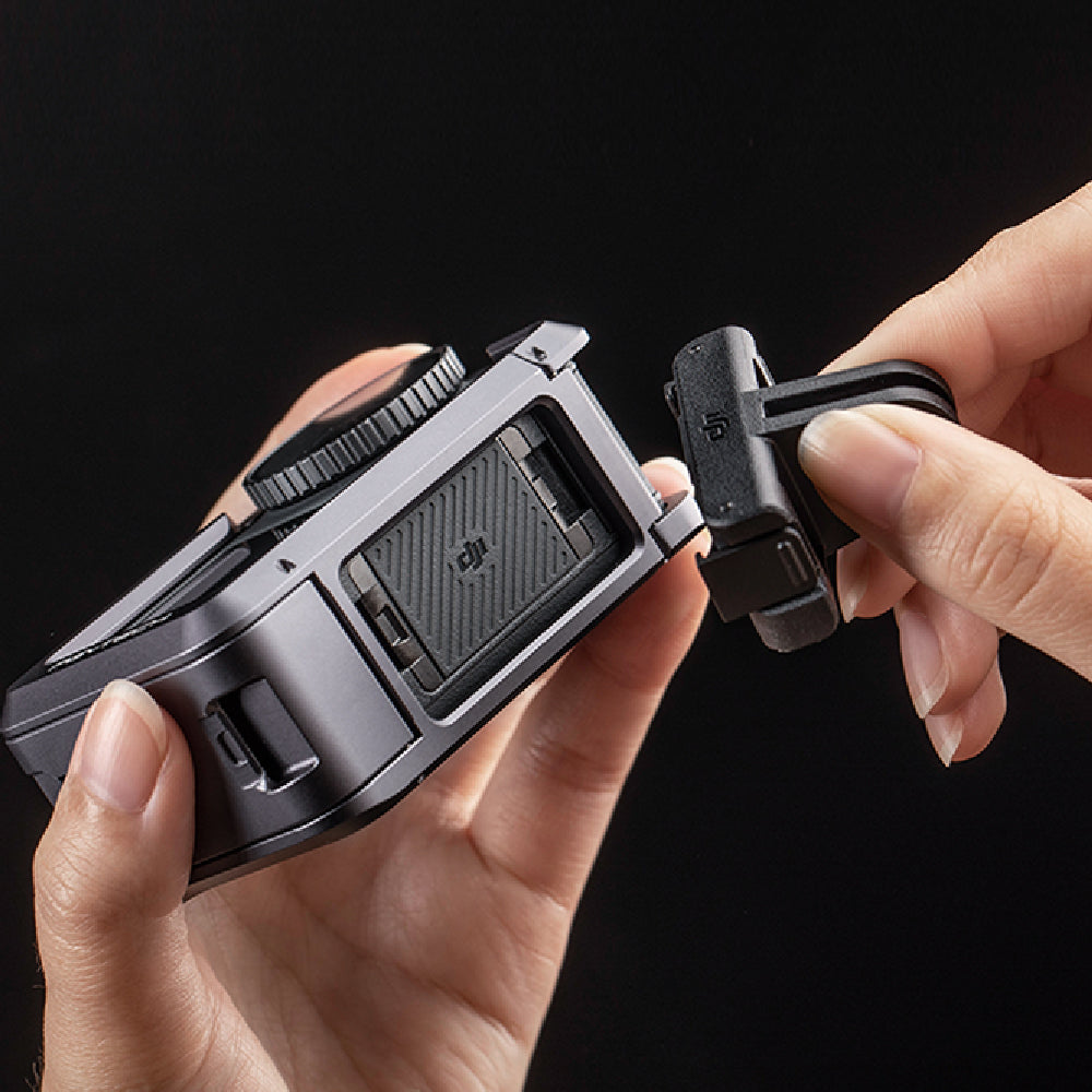 Boasting a magnetic connection in seconds, the Osmo Action 5 Pro Camera Cage​ features a bottom slot that preserves the camera's magnetic quick-release functionality, enabling fast connections with DJI official accessories for a seamless workflow.