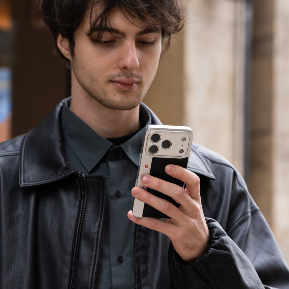 Use your phone normally and comfortably with the Retrova Vintage Imaging Kit.
