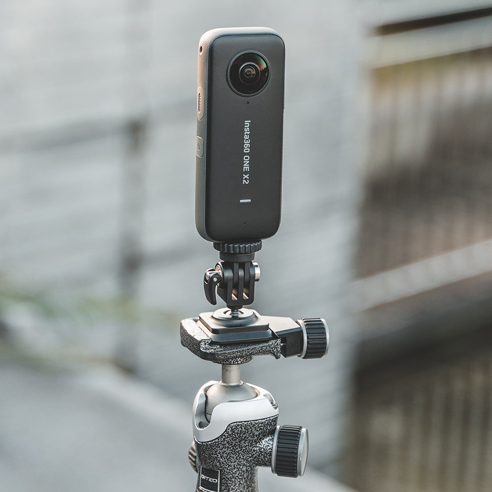 La plaque de verrouillage de la caméra d'action prend en charge Insta360