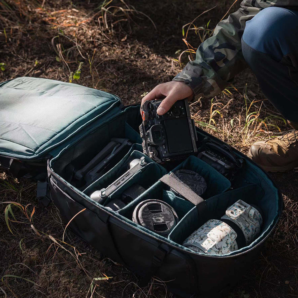 Designed for ultimate convenience, the OneMo 2 Backpack boasts a security-check-friendly wide rear clamshell opening for effortless access to all your gear without taking it off.