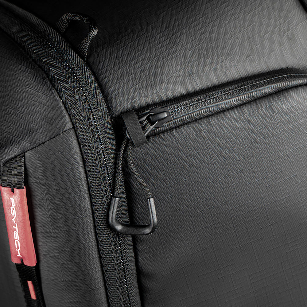 OneMo 2 Backpack uses Theft-
Deterrent YKK Zippers