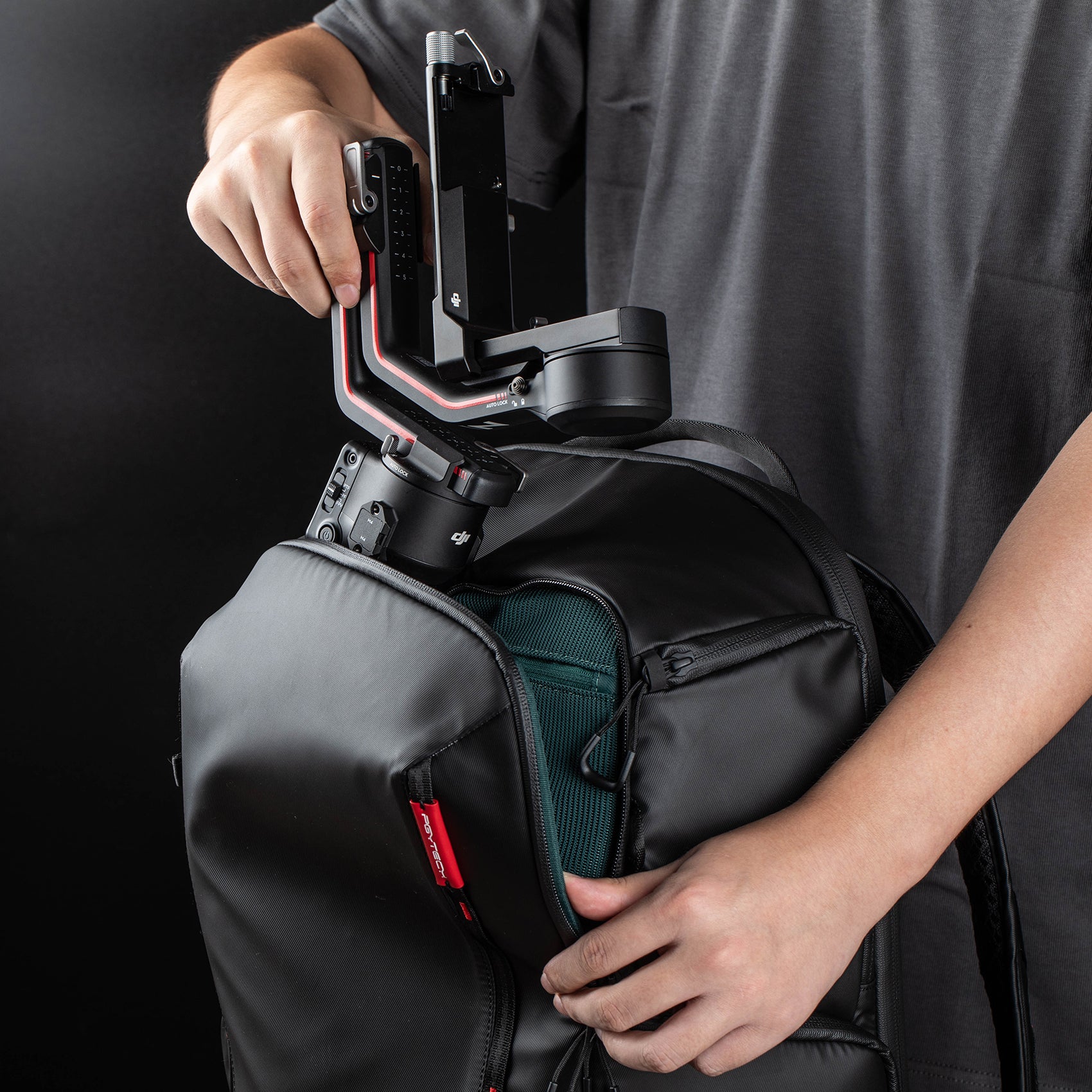 onemo- lite- backpack-easy- access